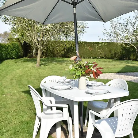 Quaint Holiday By The Orchards In Morainville-jouveaux Morainville-près-Lieurey