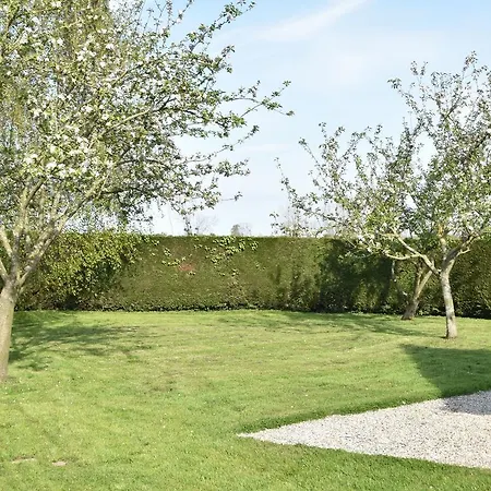 Hébergement de vacances Quaint Holiday By The Orchards In Morainville-jouveaux